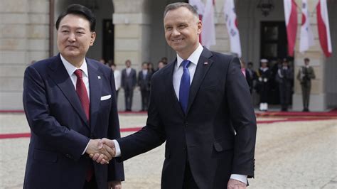 Presidents of South Korea and Poland hold talks on security, war in Ukraine and business cooperation
